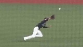 ロッテ和田康士朗、ピンチ救う超絶美技！　ダイビングキャッチに敵地どよめく