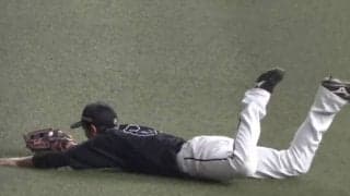 「まじでスピード違反」　ロッテ和田、ダイブ＆横取り“異次元守備”にファン驚愕