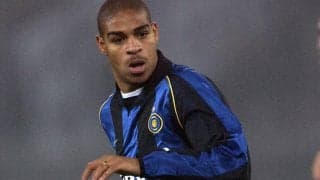 もはや凶器！当時19歳“怪物”アドリアーノの弾丸FKがカシージャスに襲い掛かる【ビューティフル・フリーキック】