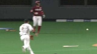 「精度高すぎ」「本当に凄い」　ハム中田、塁間中間からの“ロンググラブトス”が凄い