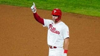 【MLB】ボールが裂けた！　地面えぐる“超スピンファウル”に実況席笑う「穴掘ってますね」