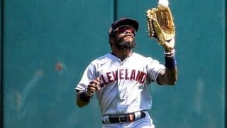 【MLB】フェンス激突捕球の中堅手　試合後の“デジャブ写真”投稿に米爆笑「額に入れて飾れ」