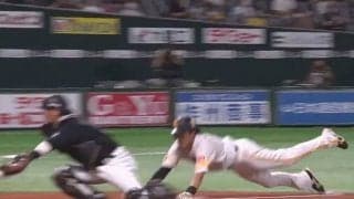 鷹・柳田悠岐が“魂のヘッドスライディング”　ロッテ守備陣の隙突き勝ち越しの生還