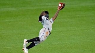 「ジーターより上手い」　MLB公式も驚愕した新星野手の“背走ダイビングキャッチ”