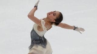 ザギトワが司会デビュー　華やかな金ドレス姿に海外反響「似合ってる」「美しい！」