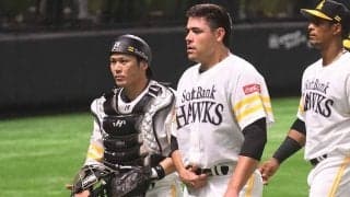 鷹の助っ人左腕ムーアが“省エネ”2勝目　好投を支える捕手への厚い信頼感