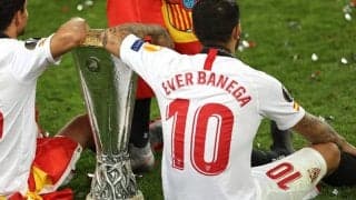 止まらないクラブへの愛、バネガがセビージャ退団会見で堪らず男泣き