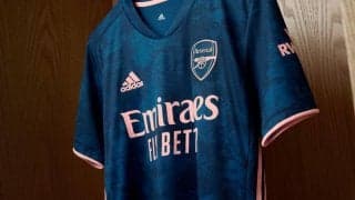 アーセナルの新3rdユニフォームが発表！開幕のフルアム戦で早速着用