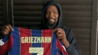 グリーズマン、今季から愛着のある背番号“７”を着用 NBAスターがお披露目