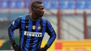 「才能の塊 」当時19歳の“悪童”バロテッリが決めた圧巻の無回転FK【ビューティフル・フリーキック】