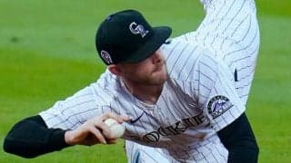 【MLB】打球弾いた名手のミスが絶妙アシストに…　ロッキーズ遊撃の超絶カバーにファン「美しい」