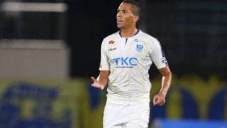 甲府が金沢や栃木でプレーしたDFメンデスを獲得