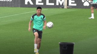 新しい練習方法が話題！ 中国代表FWウー・レイらエスパニョールの選手たちがコントロール五番勝負に悪戦苦闘！