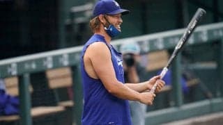 【MLB】「こりゃ笑える」「弱肩」最強左腕カーショーの不格好な“右投げ”にファン爆笑