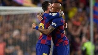 インテル移籍迫るビダル、メッシが別れを惜しむ 「ドレッシングルームは寂しくなりそう」