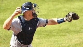 【MLB】捕手が“魔球”で空振り奪取　40歳の無回転ナックルに米騒然「18禁レベルのエグさ」