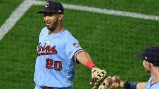 【MLB】「なんてスロー！」153キロ送球で二塁走者を悠々アウトに　衝撃補殺に実況興奮