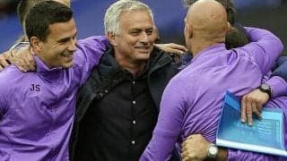 モウリーニョが有言実行!　自身のファンだった父を亡くした記者との写真撮影を実施