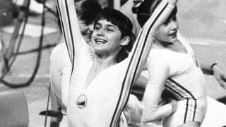 伝説コマネチ、58歳と思えぬ“美しい鉄棒技”に海外仰天「10点、10点、10点、10点！」