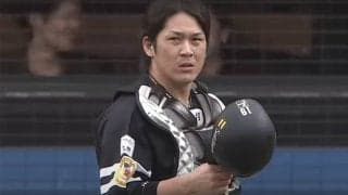 「異次元に爆速」二盗難なく刺した圧巻の“甲斐キャノン”　敵地なのに拍手喝采