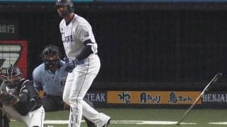 西武メヒアの豪快な“四球バット投げ”特集動画にファン熱狂「狂おしいほど好き」