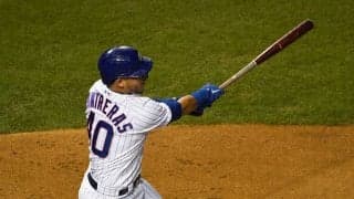 【MLB】カブス捕手、本塁打より高く飛んだバットフリップに米爆笑　「月に飛んでいった」