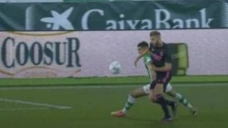 プジョル マドリー戦での物議醸す判定に絵文字で反応