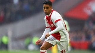 密集地帯をアヤックスオフェンスが切り裂く！細かいパス回しからJ・クライファートが決めた連携ゴール【チーム・ゴールズ】