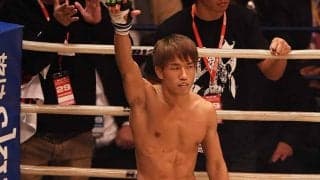 RIZIN王者・朝倉海、ド迫力1300万円ベンツとの1枚に3万反響「愛車の顔もイカツっ！」