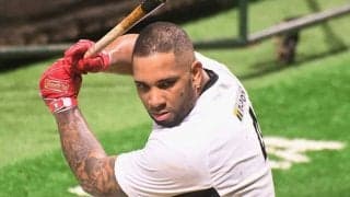 鷹バレンティン、“意味深”投稿の真意は…　「10か月以上も家族と離れて」