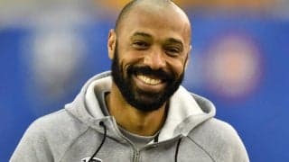 フランス代表レジェンドの決定力は健在！アンリがバスケットゴールに華麗なスリーポイントシュートを沈める