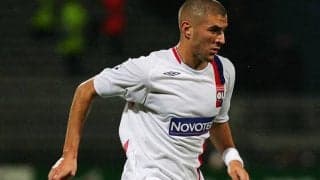 まだあどけなさも残るリヨン時代のベンゼマが決めた精密ショット【ビューティフル・フリーキック】