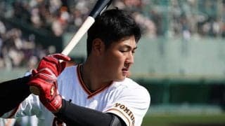 巨人岡本、第5打席で左手付近に死球受け交代　ここまでリーグトップ24本塁打