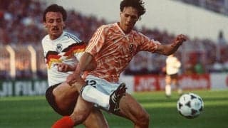 20世紀最高のストライカー、ファン・バステンがユーロ決勝で見せたボレーシュート【往年のスーパーゴール】