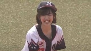 可愛すぎて仕事にならない？　元℃-ute鈴木愛理さん始球式が大反響「里崎さんニコニコ」
