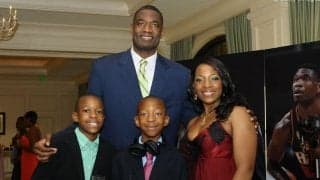 殿堂入りセンター、ディケンベ・ムトンボの息子ライアンが父の母校ジョージタウン大へ