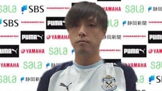 磐田加入の遠藤保仁、サックスブルーの練習着で会見　チームのJ1昇格は「十分に可能性ある」