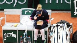 テニスの試合中に、選手がベンチでランチ。主審も「初めて見た」