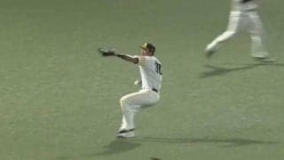 これがドラ1の実力！　ホークス佐藤、圧巻の弾丸レーザー補殺にタマスタどよめき