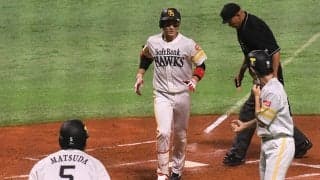 鷹ベンチの「保護者一同」感　栗原2ランで“シンクロ”した歓喜にファン笑顔