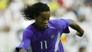 日韓W杯前のロナウジーニョ　PSG時代に見せたピンポイントFK【ビューティフル・フリーキック】