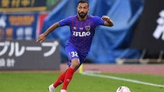 Jリーグで珍事　FC東京選手の“悲劇の決定的瞬間”に海外注目「DFが歯と試合を失う」