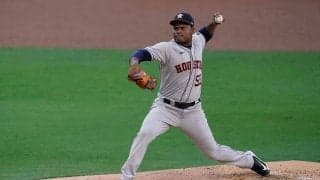 【MLB 優勝決定S】「オーマイゴッド」　アストロズ左腕のノールック“アクロバティック捕球”にファン驚愕