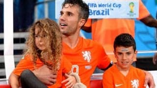 その左足は父親譲り！ファン・ペルシの息子シャキール君が見事なジャンピングボレー