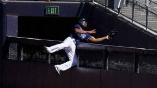 【MLB 優勝決定S】「年間最優秀キャッチ」　レイズ外野手、観客席への“超絶ダイブ捕球”に米驚愕