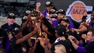 【NBA】レイカーズ優勝を米レポーター祝福　歓喜の“KOBEユニ”に現地反響「美人だ」「最高」