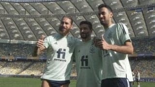 スペイン代表がユーロ2012決勝の舞台キエフに凱旋！当時の優勝メンバーで今も代表にいるのは3人