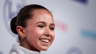 ヘビの顔が背中に…!?　14歳ワリエワの独創的衣装にファン釘付け「これは傑作だ！」