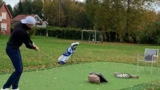 米ゴルフメディア紹介　SNS話題の難解トリックショットに驚愕「何度やったんだ…」