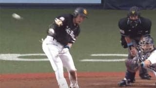 「人差し指と親指だけで打ってる」　鷹柳田、“ロブショット”曲芸安打にファン唖然